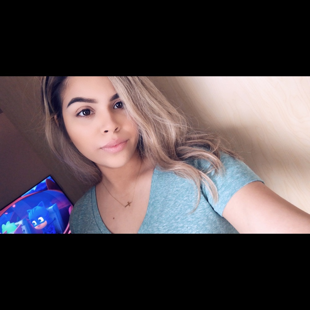 Meet your Posher, Yesenia
